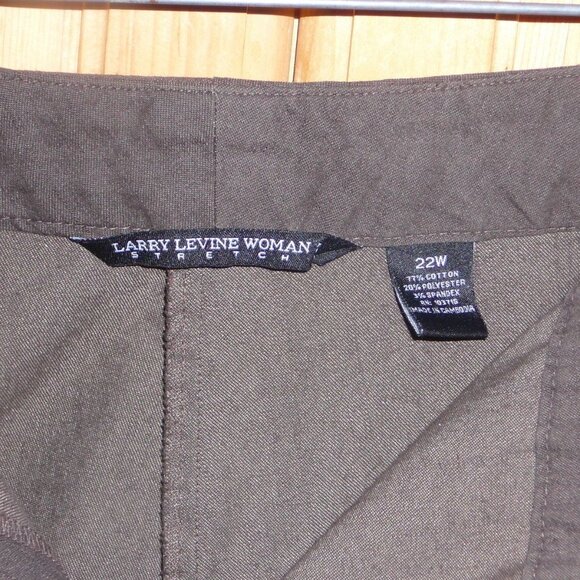 LARRY LEVINE Womans Size 22W High Quality Stretch Brown Short Pants Capris - Picture 3 of 5